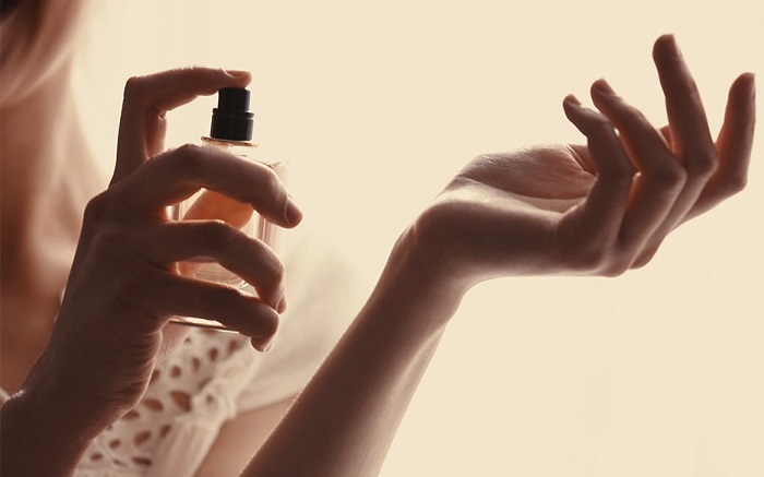 yaz için kadın parfüm önerileri 