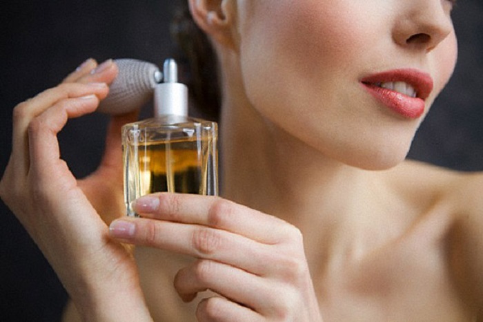 yaz için kadın parfüm önerileri 